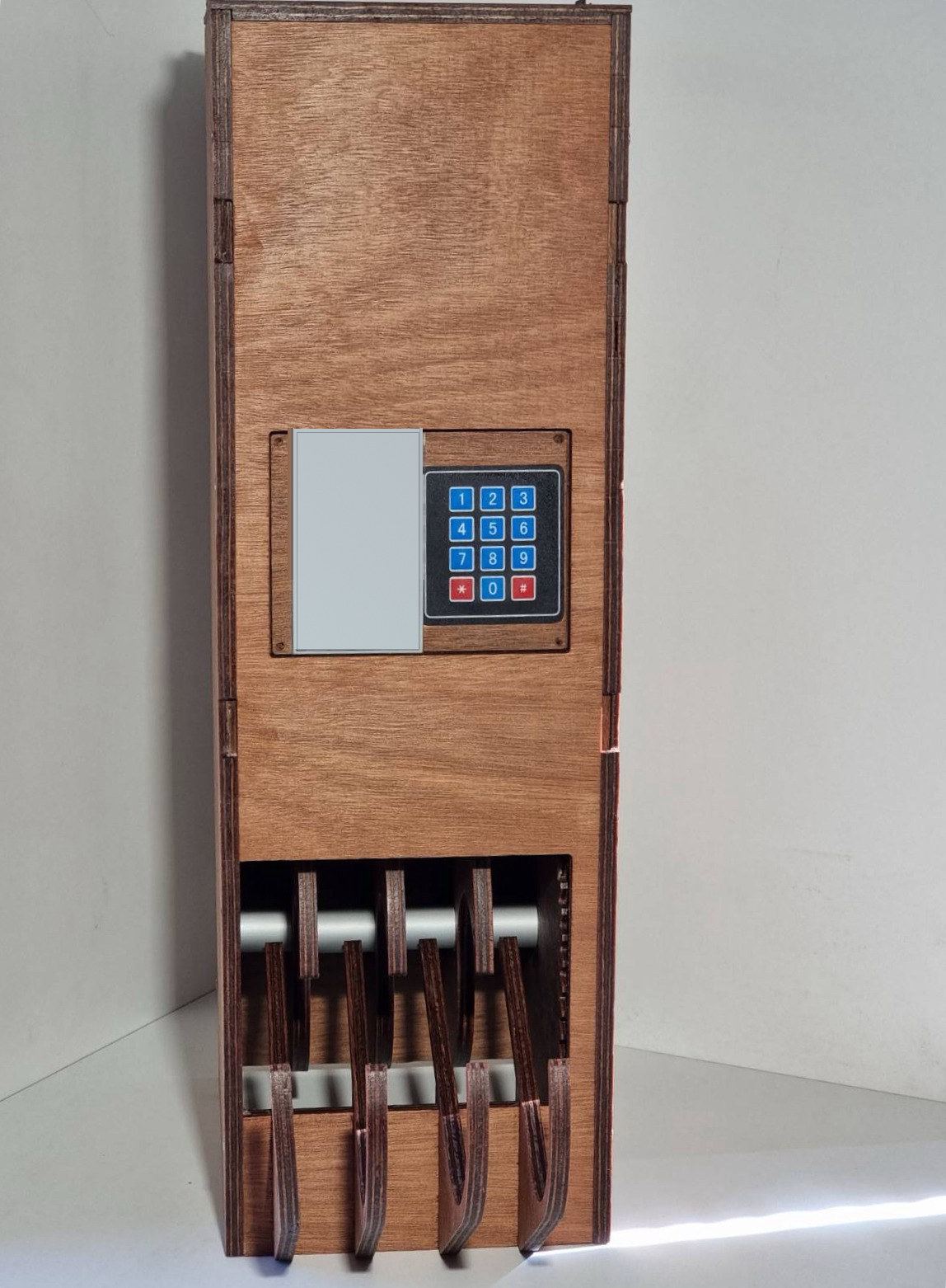 Automat med-O-mat single-set zepředu s displejem, klávesnicí a výdejními skluznicemi